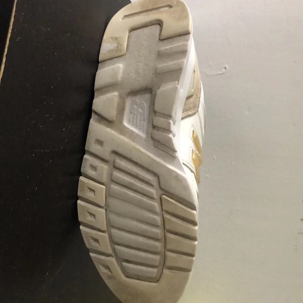 New Balance 997H White Leather Sparkle Sneakers Size 8 - Picture 3 of 5